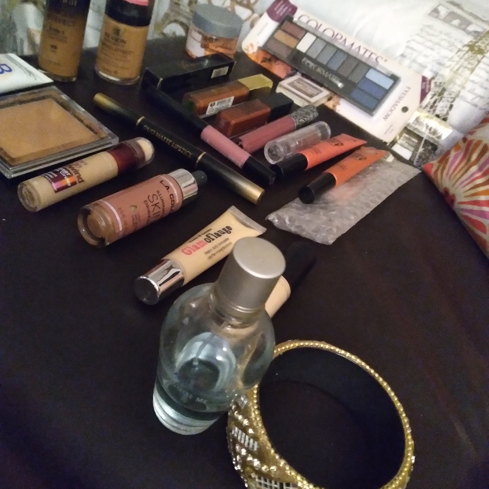 Makeup - Picture 3 of 4